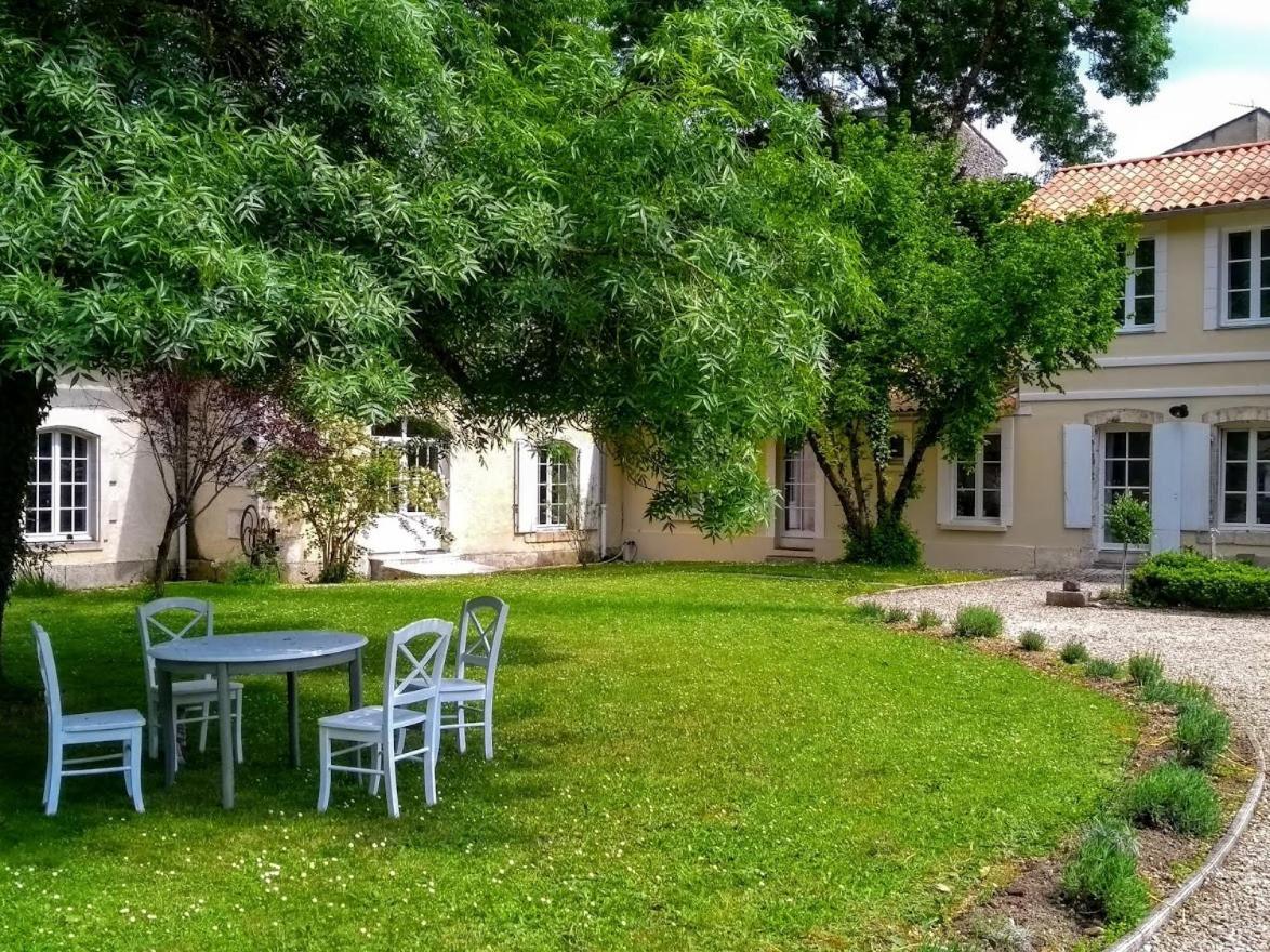 Bed and Breakfast Le Domaine Des Platanes Bourg-Charente Экстерьер фото